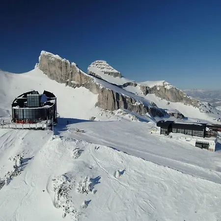 Han/Misafirhane Modern Mountain Room With Shared Bathroom At 500M To Ski Lifts And Leysin Center Leysin