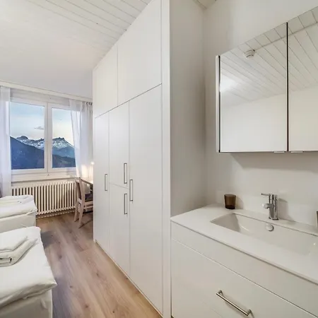 Modern Mountain Room With Shared Bathroom At 500M To Ski Lifts And Leysin Center Мини-отель Лейсен